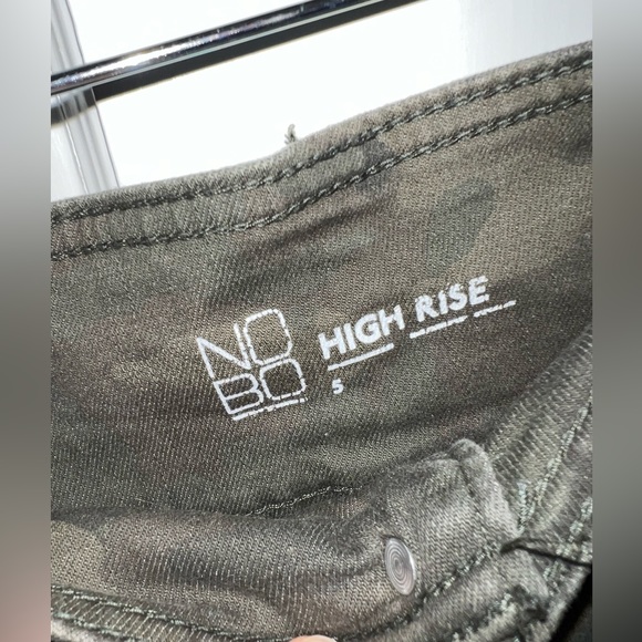 (🎄BOGO) High rise camo shorts - Picture 4 of 4